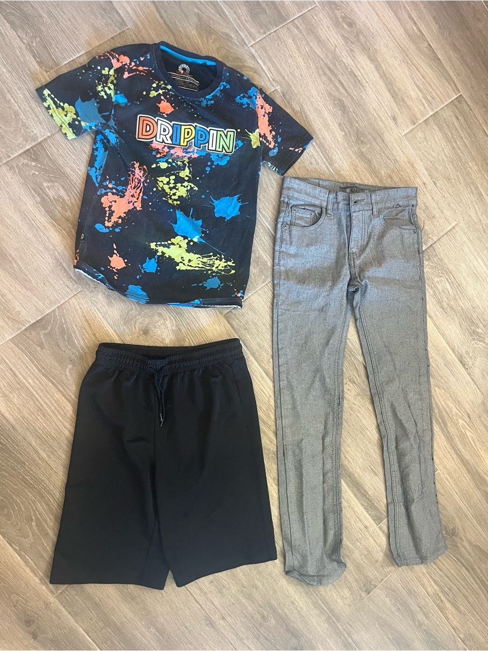 Paint-Splash Tee, gray jeans and black shorts - boys